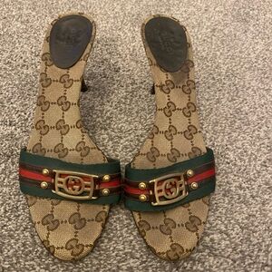 Gucci Women's Tan and Green Mules